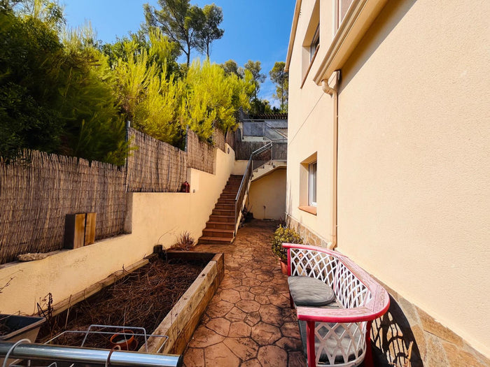 Casa independiente con piscina y vistas en Can Suria