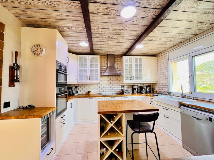 Casa independiente con piscina y vistas en Can Suria
