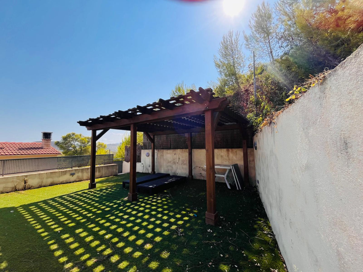Casa independiente con piscina y vistas en Can Suria