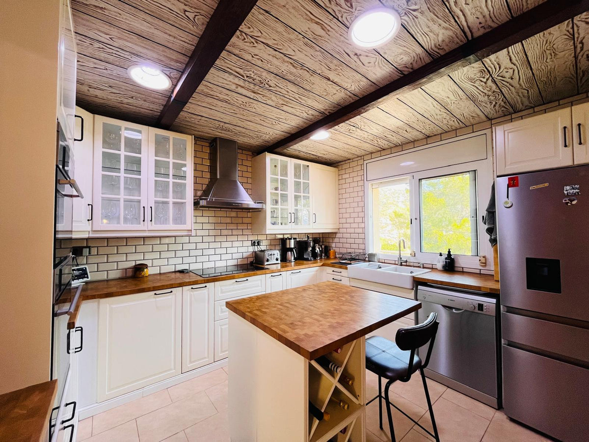 Casa independiente con piscina y vistas en Can Suria