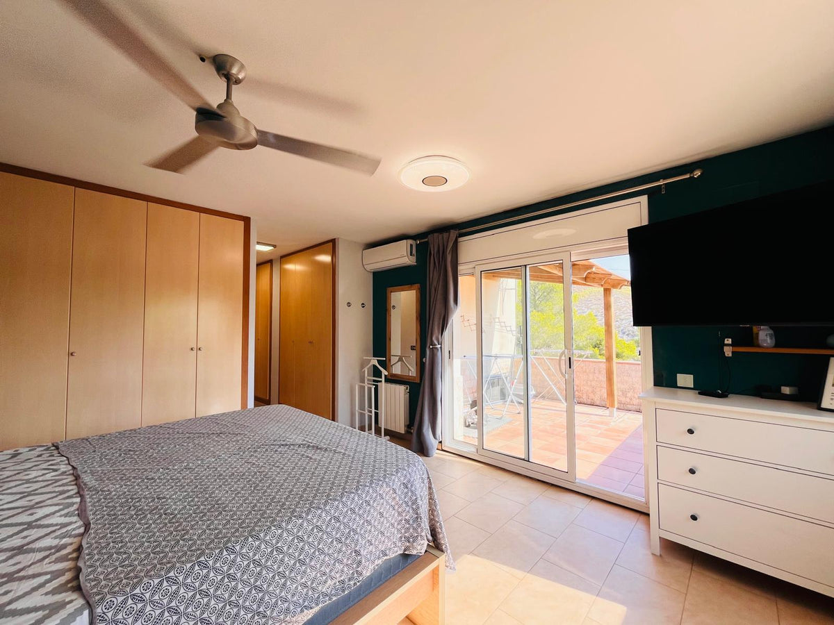 Casa independiente con piscina y vistas en Can Suria