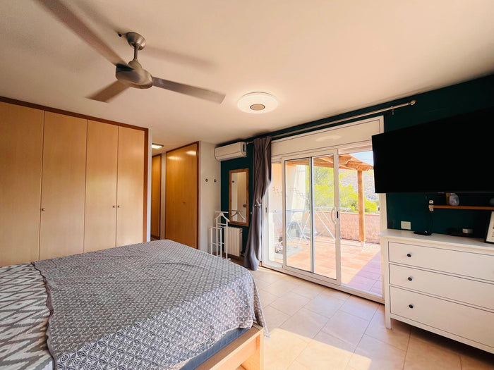 Casa independiente con piscina y vistas en Can Suria