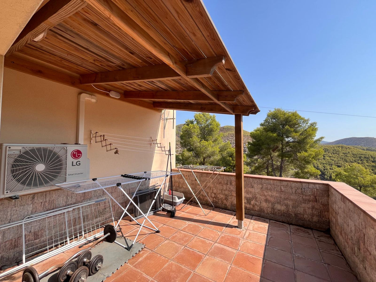 Casa independiente con piscina y vistas en Can Suria