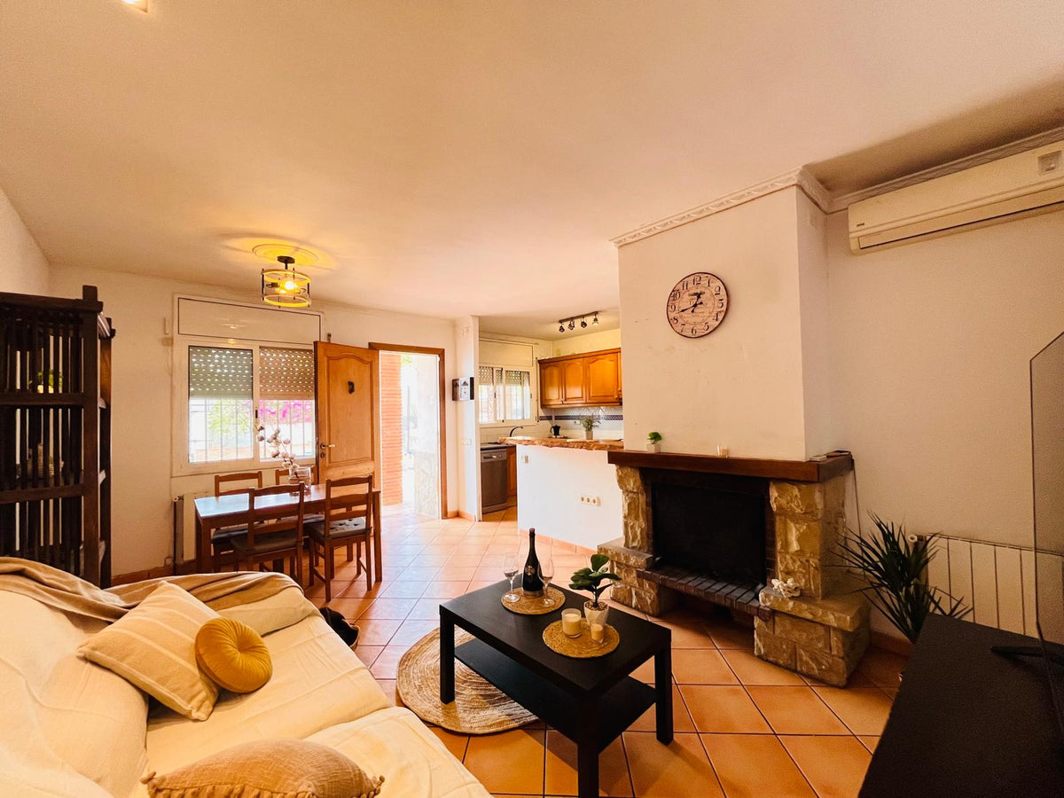 Casa pareada con jardín y barbacoa en Can Pere de la Plana